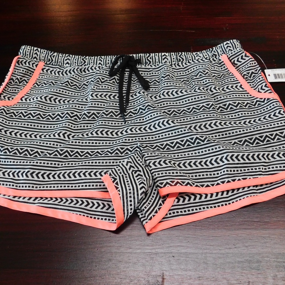 NO Boundaries Black & White Shorts